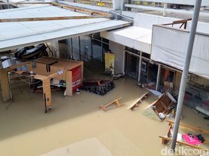 Pedagang Cerita Detik-detik Mal Mega Bekasi Diterjang Banjir: Tanggul Jebol