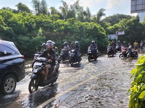 Banjir Surut, Lalin di Puri Kembangan Jakbar Kembali Lancar Banjir Surut, Lalin di Puri Kembangan Jakbar Kembali Lancar