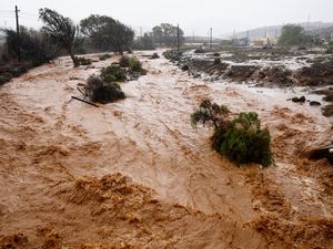 Bandara Banjir, Penerbangan dari dan ke Pulau Ini Terganggu Bandara Banjir, Penerbangan dari dan ke Pulau Ini Terganggu