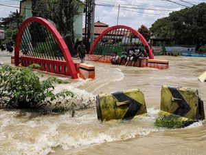 Banjir dan Tragedy of the Commons Banjir dan Tragedy of the Commons