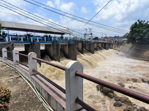 Bendung Katulampa Bogor Siaga 4 Siang Ini, Tinggi Air 50 Cm Bendung Katulampa Bogor Siaga 4 Siang Ini, Tinggi Air 50 Cm