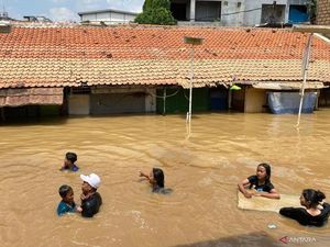 Warga Pengadegan: Tak Ada Alat Peringatan Dini Banjir, Info Cuma dari RT Warga Pengadegan: Tak Ada Alat Peringatan Dini Banjir, Info Cuma dari RT