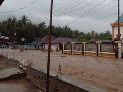 Video Banjir Rendam 56 Rumah di Gorontalo, 220 Warga Terdampak