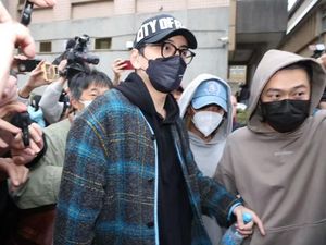 Video: Darren Wang Ditangkap Lagi, Kali Ini Atas Tuduhan Percobaan Pembunuhan Video: Darren Wang Ditangkap Lagi, Kali Ini Atas Tuduhan Percobaan Pembunuhan