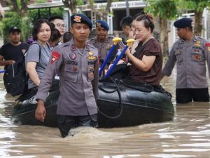 Video: Kemendagri Minta Pemda Sekitar Bantu Pemulihan Pasca-banjir Bekasi