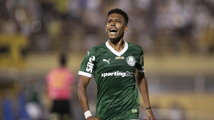 SAO BERNARDO DO CAMPO, BRAZIL - MARCH 1: Estêvão Willian of Palmeiras celebrates after scoring a goal during the Campeonato Paulista A1 2025 quarter final football match between São Bernardo and Palmeiras on March 1, 2025 in Sao Bernardo do Campo, Brazil. (Photo by Marco Galvão/Sports Press Photo/Getty Images)