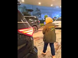 Respons Walkot Bekasi Soal Istrinya Ngungsi ke Hotel Saat Banjir Respons Walkot Bekasi Soal Istrinya Ngungsi ke Hotel Saat Banjir