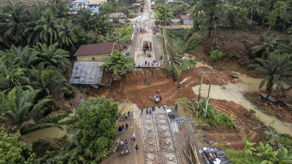 Jalan Nasional yang Amblas di Bungo Belum Bisa Dilintasi