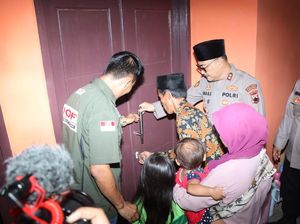 Kapolres Kebumen Beri Bantuan Rumah Layak Huni ke Warga Pujotirto Kapolres Kebumen Beri Bantuan Rumah Layak Huni ke Warga Pujotirto