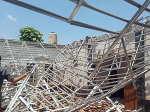 Masjid di Sukabumi Ambruk Timpa 2 Jemaah Saat Salat Subuh Masjid di Sukabumi Ambruk Timpa 2 Jemaah Saat Salat Subuh
