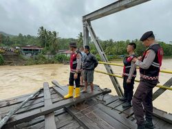 Bobby Tinjau Jembatan Ambruk di Nias Barat Besok: Harus Dibangun dari Awal
