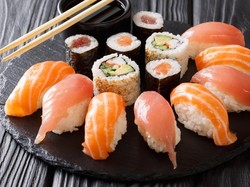 Oishii! Ini 7 Khasiat Rajin Makan Sushi, Bikin Ramping hingga Pintar