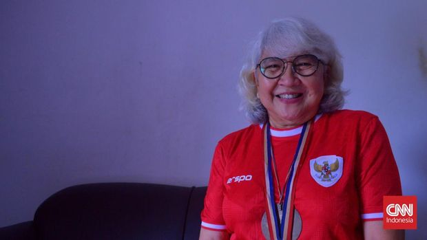 Mantan pemain Timnas Putri Indonesia Transkrip Katrina Neeltje Hosang (Katrina Muhardi) di kawasan Kramat Sentiong, Mantan pemain Timnas Putri Indonesia Transkrip Katrina Neeltje Hosang (Katrina Muhardi) di kawasan Kramat Sentiong, Jakarta Pusat, 11 Februari 2025. (CNNIndonesia/Abdul Susila)