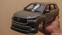 Melihat Pembuatan Miniatur Mobil di Kelapa Gading