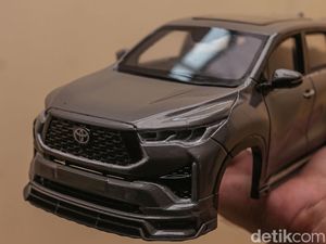 Melihat Pembuatan Miniatur Mobil di Kelapa Gading Melihat Pembuatan Miniatur Mobil di Kelapa Gading