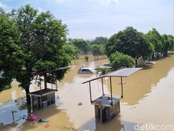 Mal Mega Bekasi Masih Banjir, Mobil-Motor Terendam di Parkiran