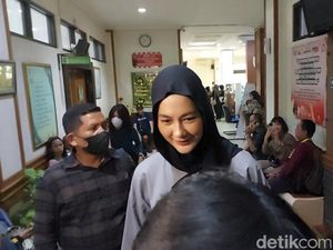 Pertemuan Pertama Baim Wong dan Paula di Sidang Cerai Usai Isu KDRT Mencuat Pertemuan Pertama Baim Wong dan Paula di Sidang Cerai Usai Isu KDRT Mencuat