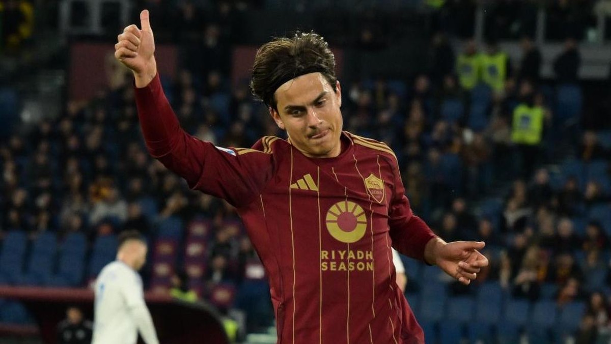 Mantan kapten AS Roma Francesco Totti menyebut Paulo Dybala sebagai pemain terbaik di Serie A saat ini (Foto: Getty Images/Silvia Lore)