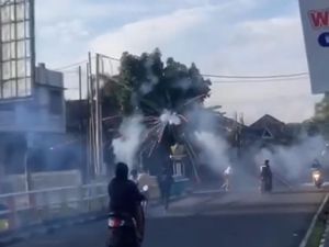 Didominasi Remaja, Pemkot Mataram Awasi 2 Titik Perang Petasan Didominasi Remaja, Pemkot Mataram Awasi 2 Titik Perang Petasan