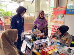 Polres Jaktim Dirikan Posko Kesehatan untuk Korban Banjir di Cawang