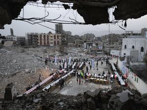 Video: Momen Serangan Udara Israel Buat Panik Pembawa Berita Syria TV