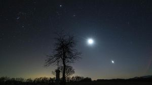 Potret Konjungsi Jupiter, Bulan, Venus di Langit Hungaria