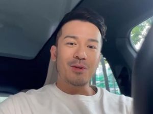 Tak Gengsi, Aktor Tampan Ini Alih Profesi Jadi Sopir Taksi Online Tak Gengsi, Aktor Tampan Ini Alih Profesi Jadi Sopir Taksi Online
