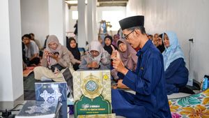 Momen Teman Tuli Belajar Al-Quran Isyarat