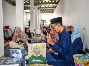 Momen Teman Tuli Belajar Al-Quran Isyarat