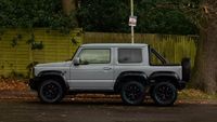 Potret Suzuki Jimny yang Dimodifikasi Pakai 6 Roda