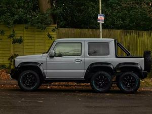 Potret Suzuki Jimny yang Dimodifikasi Pakai 6 Roda