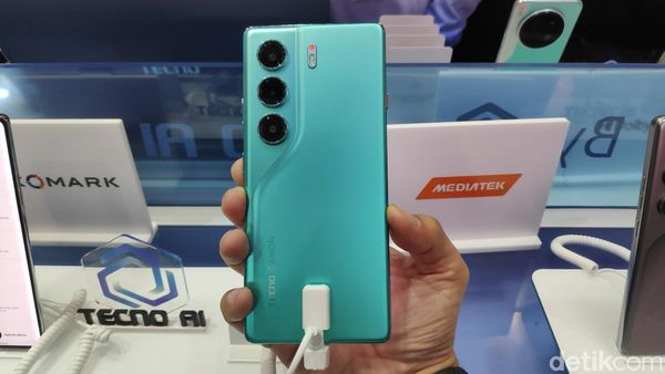 Penampakan Tecno Camon 40 yang Menghentak MWC 2025 Barcelona