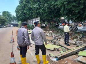 Polisi Jelaskan Awal Mula Warga Bobol Tembok Perumahan di Bekasi Saat Banjir
