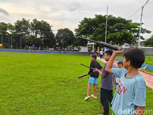 Ngabuburit Ala Bocah Ciperna Cirebon, Adu Ledakan Bazoka Spiritus