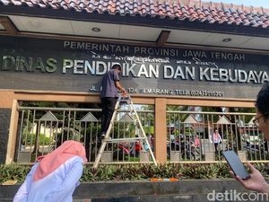 Pakar Unnes Prihatin Aksara Jawa di Gedung Disdikbud Jateng Salah Tulis Pakar Unnes Prihatin Aksara Jawa di Gedung Disdikbud Jateng Salah Tulis