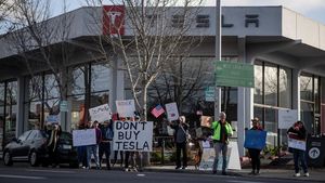 Aksi Warga AS Protes Elon Musk, Geruduk Dealer Tesla di California