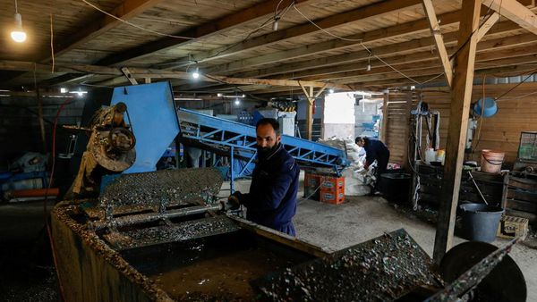 Bisnis Daur Ulang di Kosovo Terancam Imbas Pembekuan Dana USAID oleh Trump