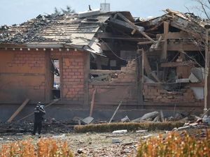 15 Orang Luka, Rumah-Gereja Rusak Dihantam Bom Jet Tempur Korsel 15 Orang Luka, Rumah-Gereja Rusak Dihantam Bom Jet Tempur Korsel