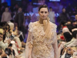 10 Koleksi Baju Lebaran Denny Wirawan di METRO Plaza Senayan 10 Koleksi Baju Lebaran Denny Wirawan di METRO Plaza Senayan