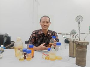 Pakar ITS Campur Biomassa dan Plastik, Bisa Hasilkan Biofuel RON 98 Pakar ITS Campur Biomassa dan Plastik, Bisa Hasilkan Biofuel RON 98