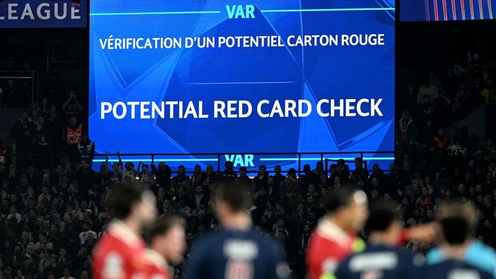 PARIS, FRANCE - MARCH 05: (THE SUN OUT, THE SUN ON SUNDAY OUT) The LED board displays a message after the challenge of Ibrahima Konate of Liverpool against Bradley Barcola of Paris Saint-Germain was referred for a VAR check during the UEFA Champions League 2024/25 Round of 16 first leg match between Paris Saint-Germain and Liverpool FC at Parc des Princes on March 05, 2025 in Paris, France. (Photo by Liverpool FC/Liverpool FC via Getty Images)