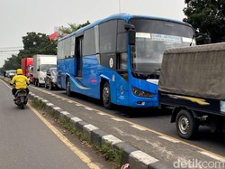 Cerita Suka Duka Mahasiswa Naik Damri di Bandung