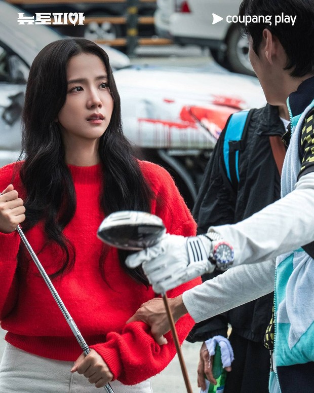 Jisoo di Drama Newtopia / Foto : x.com/CoupangPlay