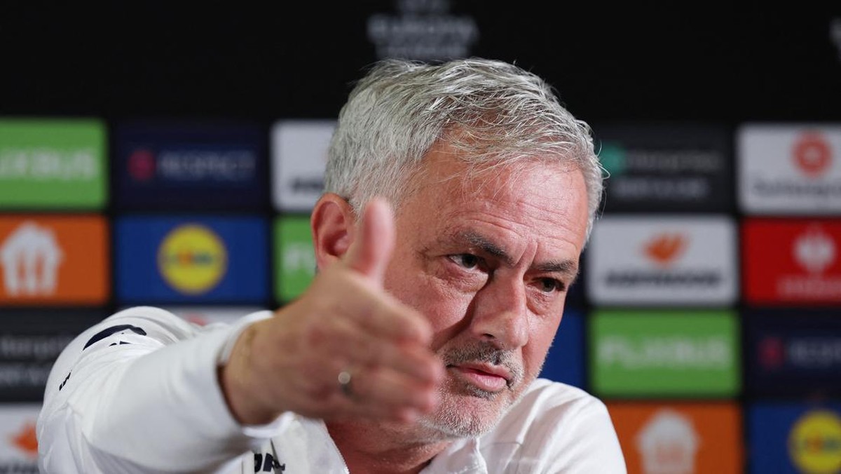 Jose Mourinho menilai Galatasaray salah sasaran soal tuduha rasisme (REUTERS/Umit Bektas)