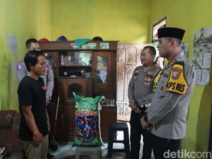 Kapolres Blitar Kota Beri Bantuan Keluarga Pasutri Korban Bus Ugal-ugalan Kapolres Blitar Kota Beri Bantuan Keluarga Pasutri Korban Bus Ugal-ugalan
