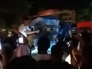 Tabrakan Bus dan Truk di Bojonegoro, Sopir Luka Berat Karena Terjepit Tabrakan Bus dan Truk di Bojonegoro, Sopir Luka Berat Karena Terjepit
