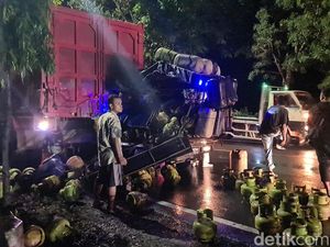 Tossa Muat Elpiji Tabrak Truk Berhenti di Bojonegoro, Satu Orang Meninggal Tossa Muat Elpiji Tabrak Truk Berhenti di Bojonegoro, Satu Orang Meninggal