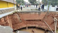 Melihat dari Dekat Jembatan Amblas di Kemang Pratama Bekasi yang Dicek AHY