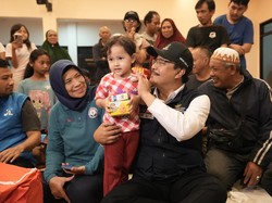 Sampaikan Salam Presiden, Gus Ipul Kunjungi Korban Banjir Jakarta