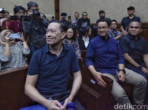 Momen Anies Baswedan Hadiri Sidang Perdana Tom Lembong